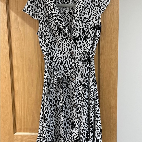 QED London Monochrome Animal Print Midi Dress - Picture 1 of 2